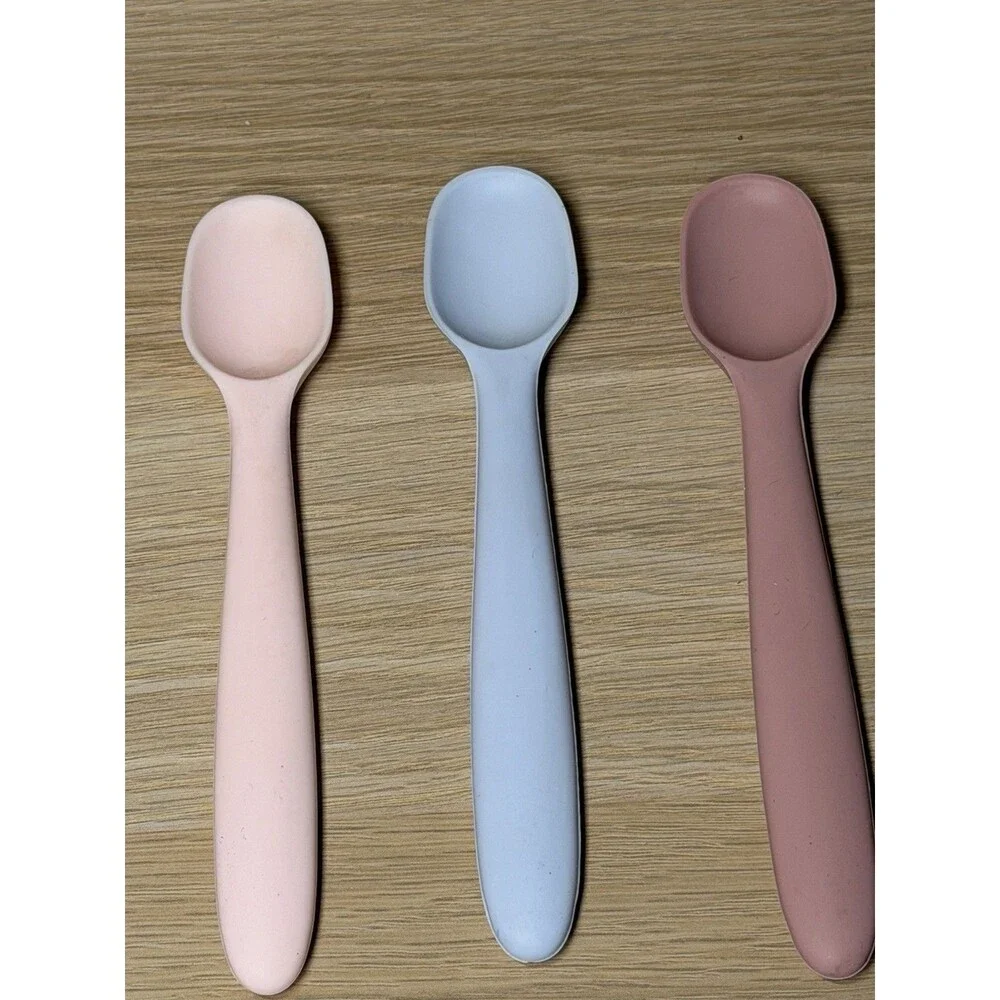 Food Grade Silicone 4 Baby Spoons, 1 Plastic Spoon
